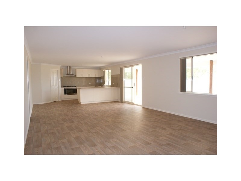 16 BAYLISS, Dongara WA 6525