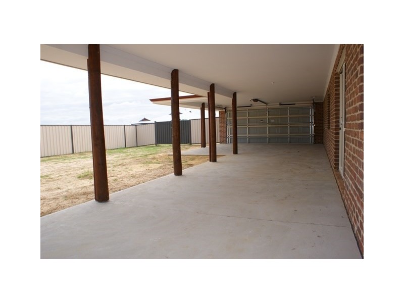 16 BAYLISS, Dongara WA 6525