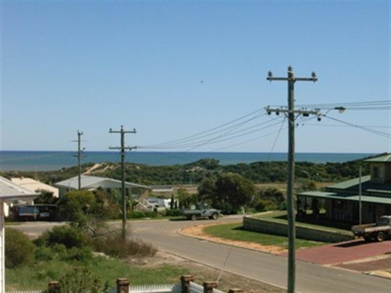 7 Bygrave Drive, Port Denison WA 6525