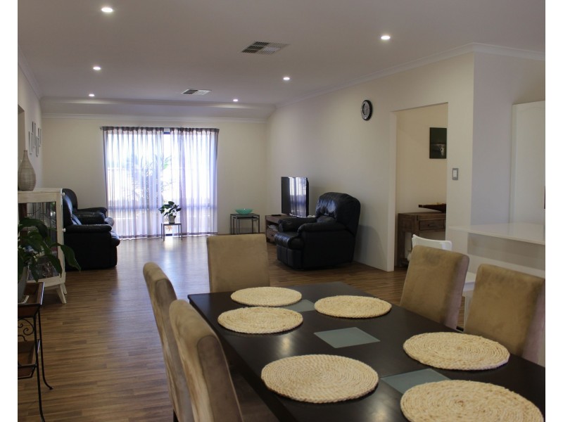 25 Mason Crescent, Port Denison WA 6525