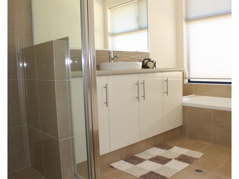 25 Mason Crescent, Port Denison WA 6525