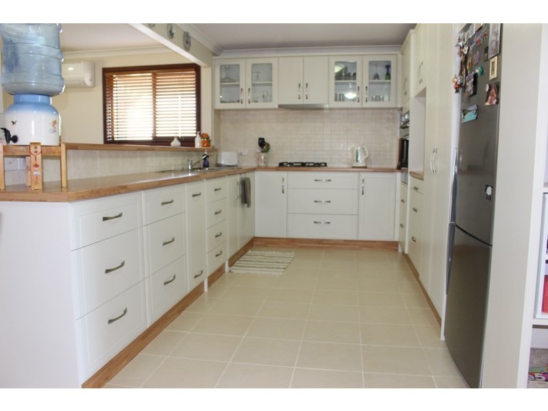 15 Pickering Drive, Dongara WA 6525