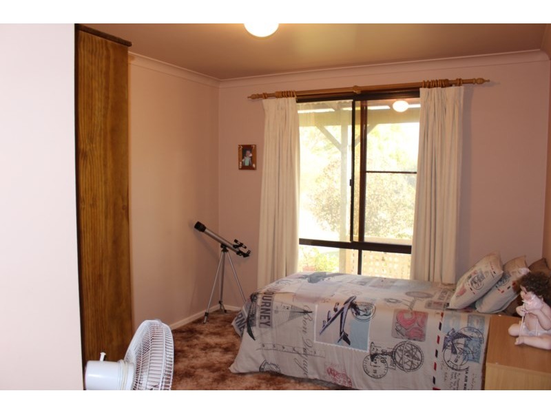 15 Pickering Drive, Dongara WA 6525