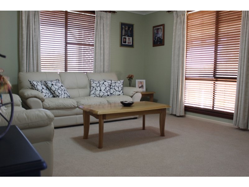 15 Pickering Drive, Dongara WA 6525