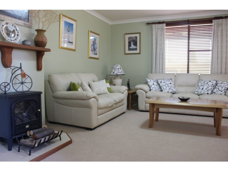 15 Pickering Drive, Dongara WA 6525