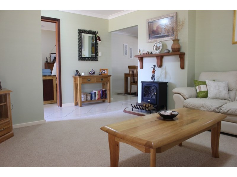 15 Pickering Drive, Dongara WA 6525