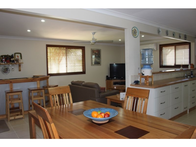 15 Pickering Drive, Dongara WA 6525