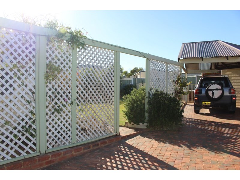 15 Pickering Drive, Dongara WA 6525