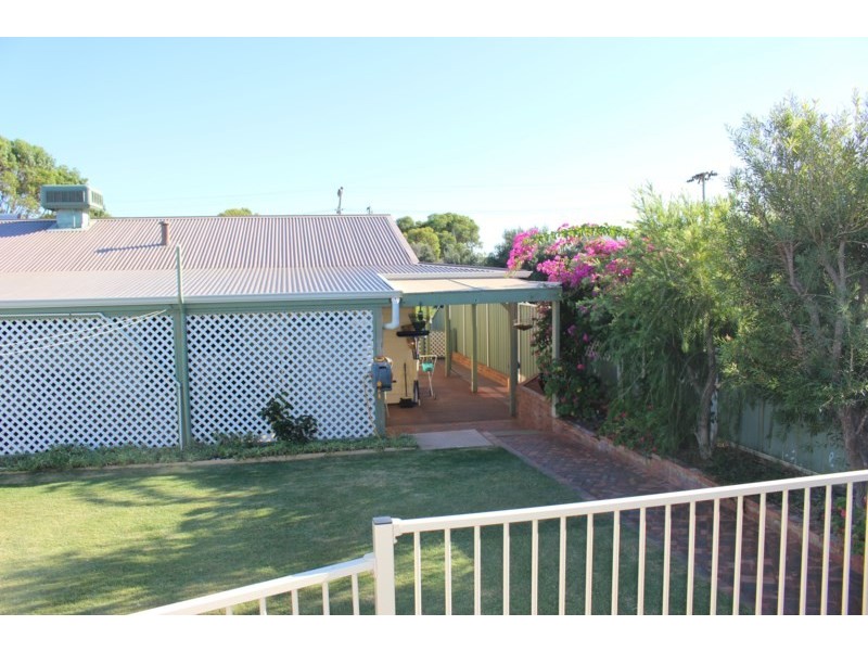 15 Pickering Drive, Dongara WA 6525