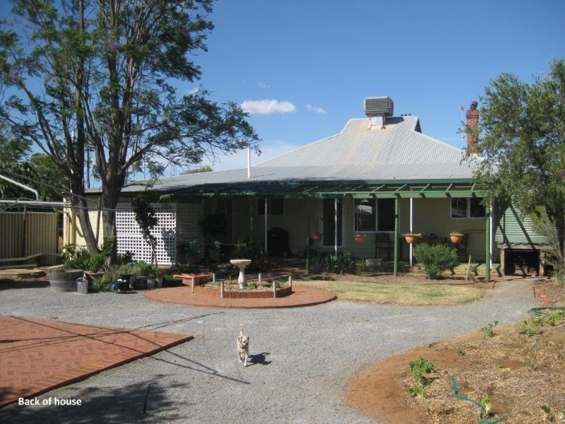 8 Niven Crescent, Carnamah WA 6517