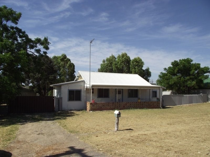 8 Armstrong Street, Dongara WA 6525
