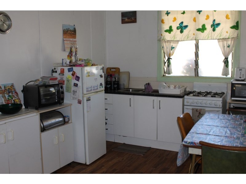 8 Armstrong Street, Dongara WA 6525