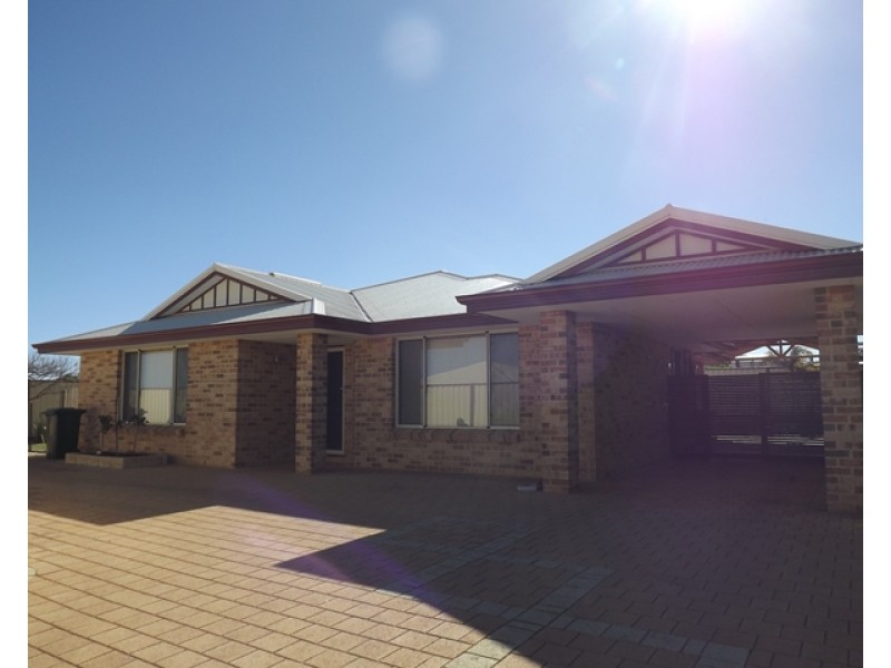 15 Premier Circle, Dongara WA 6525
