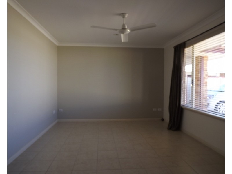 15 Premier Circle, Dongara WA 6525