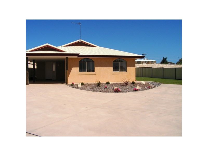 Unit 2/216 Stickland, Port Denison WA 6525