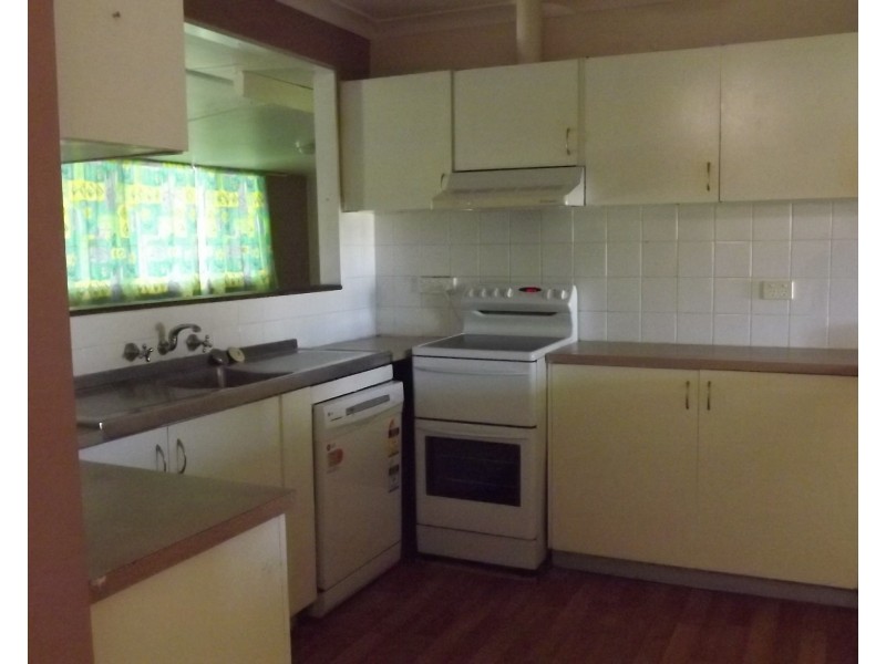 16 Dodd Street, Dongara WA 6525