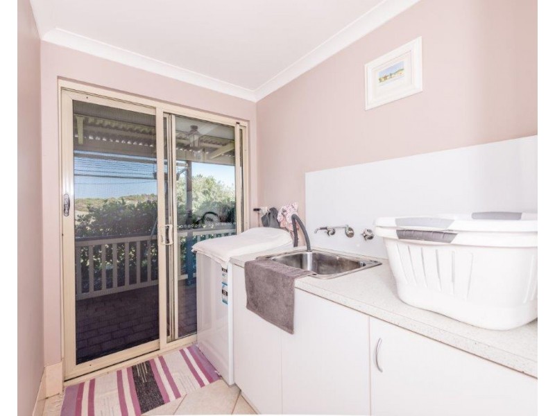 92 Brennand Road, Dongara WA 6525