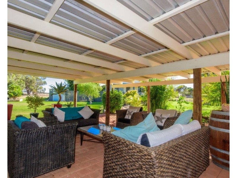 92 Brennand Road, Dongara WA 6525