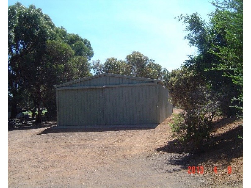 14 Massingham Place, Dongara WA 6525