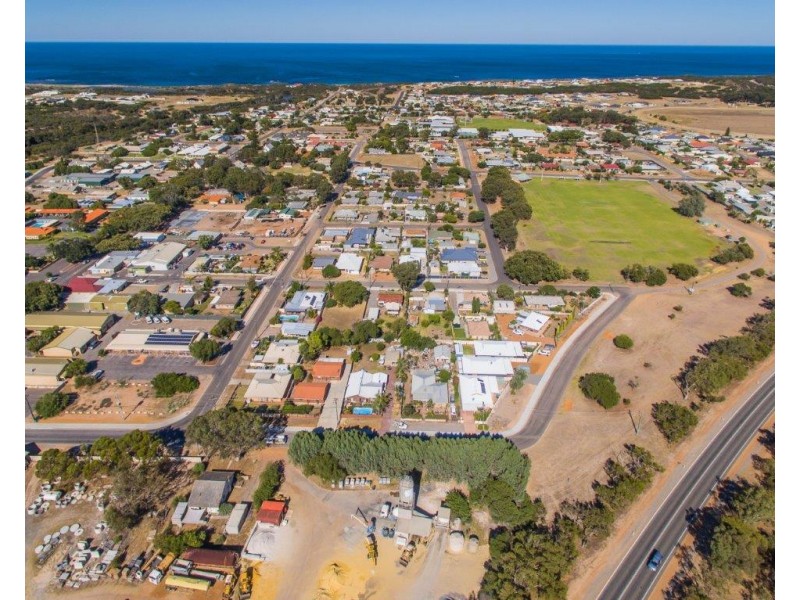 1 Irwin Crescent, Dongara WA 6525