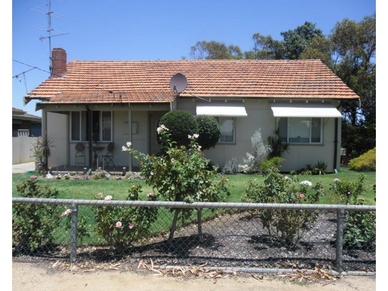 4 Robertson Street, Carnamah WA 6517