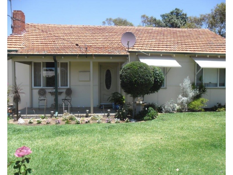 4 Robertson Street, Carnamah WA 6517