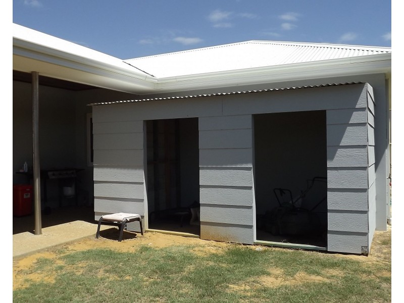 18 Gillam Drive, Dongara WA 6525