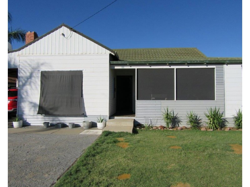 11 Robertson Street, Carnamah WA 6517