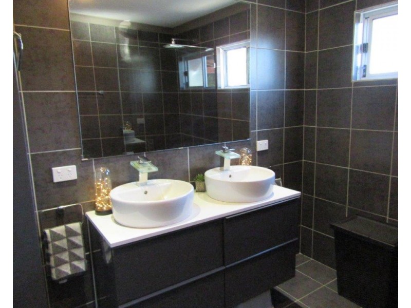 11 Robertson Street, Carnamah WA 6517