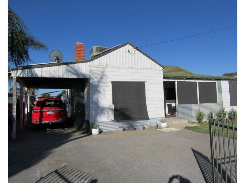11 Robertson Street, Carnamah WA 6517