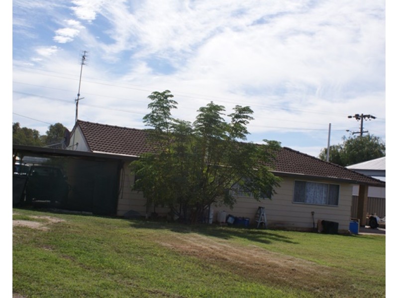 8 Hunts Road, Dongara WA 6525