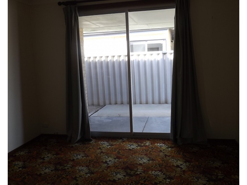 8 Hunts Road, Dongara WA 6525