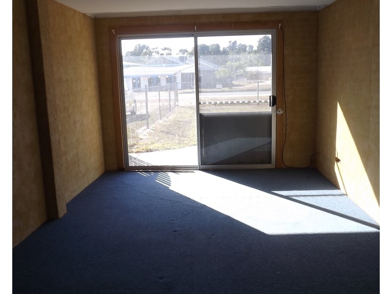 8 Hunts Road, Dongara WA 6525