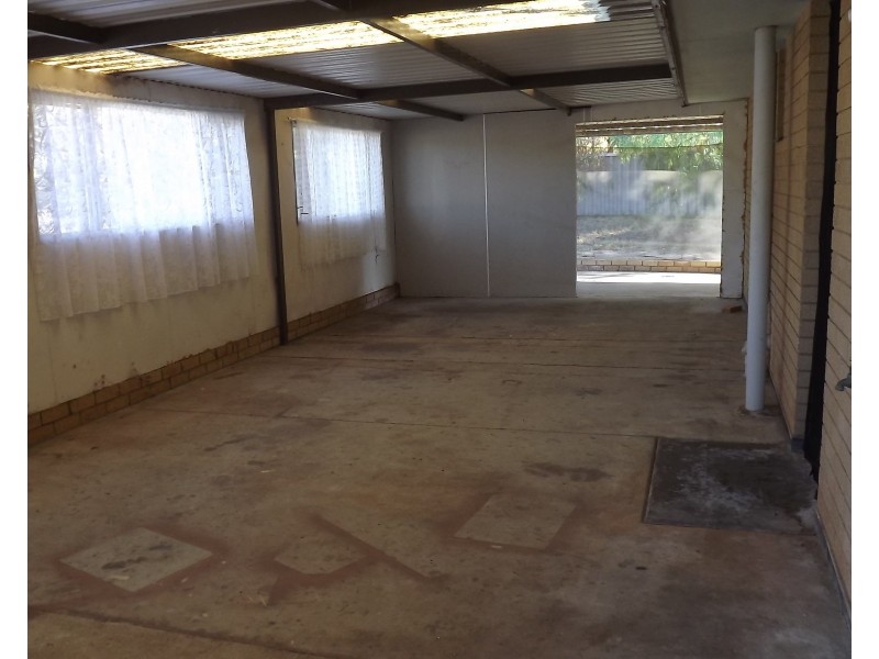 8 Hunts Road, Dongara WA 6525