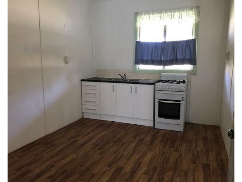 8 Armstrong Street, Dongara WA 6525