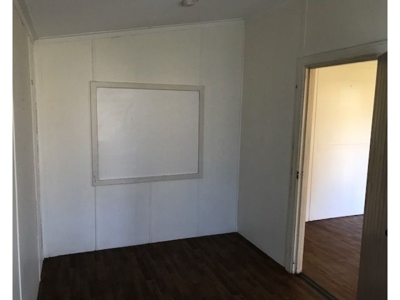 8 Armstrong Street, Dongara WA 6525