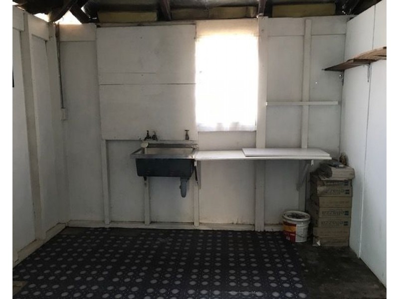 8 Armstrong Street, Dongara WA 6525