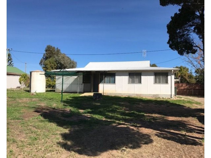 8 Armstrong Street, Dongara WA 6525