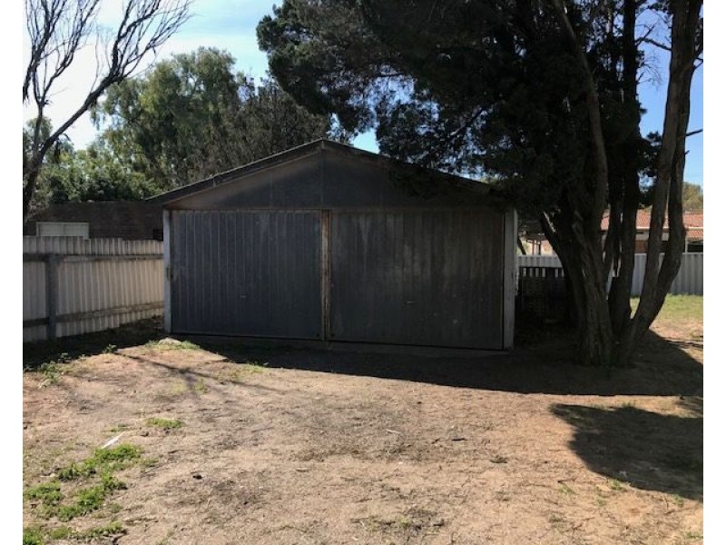 8 Armstrong Street, Dongara WA 6525