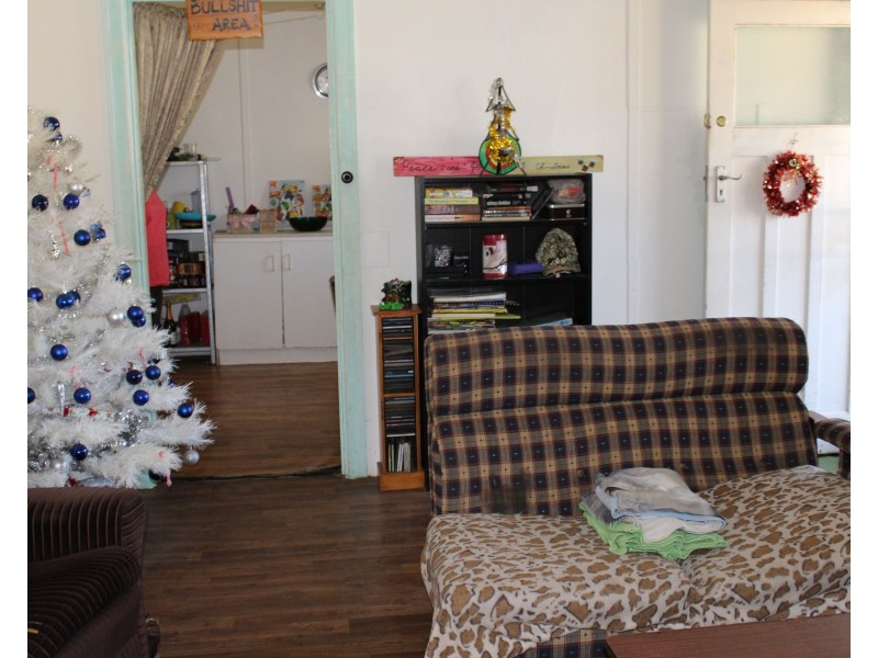 8 Armstrong Street, Dongara WA 6525