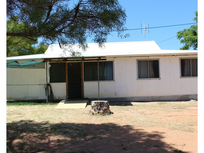 8 Armstrong Street, Dongara WA 6525