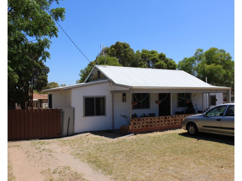 8 Armstrong Street, Dongara WA 6525