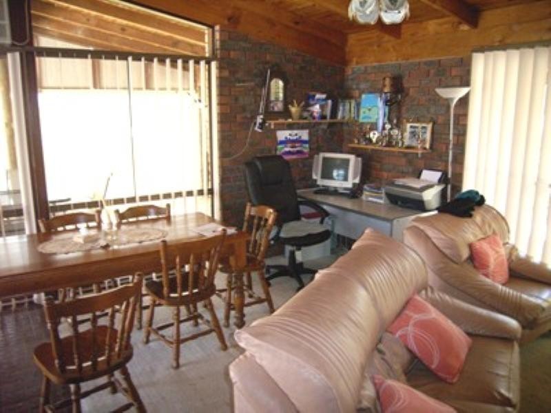 6 Scott Road, Dongara WA 6525