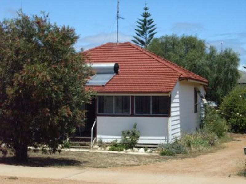 3 Church Street, Dongara WA 6525