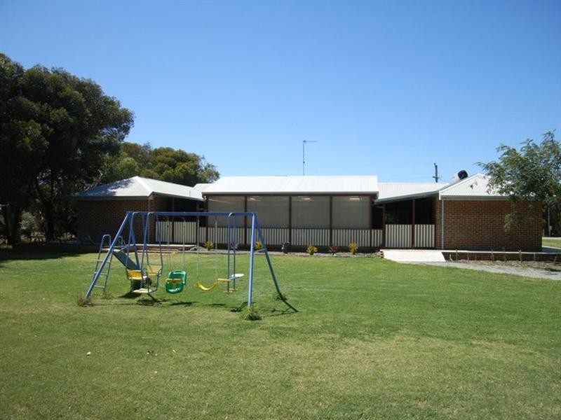 17 Brennand Road, Dongara WA 6525