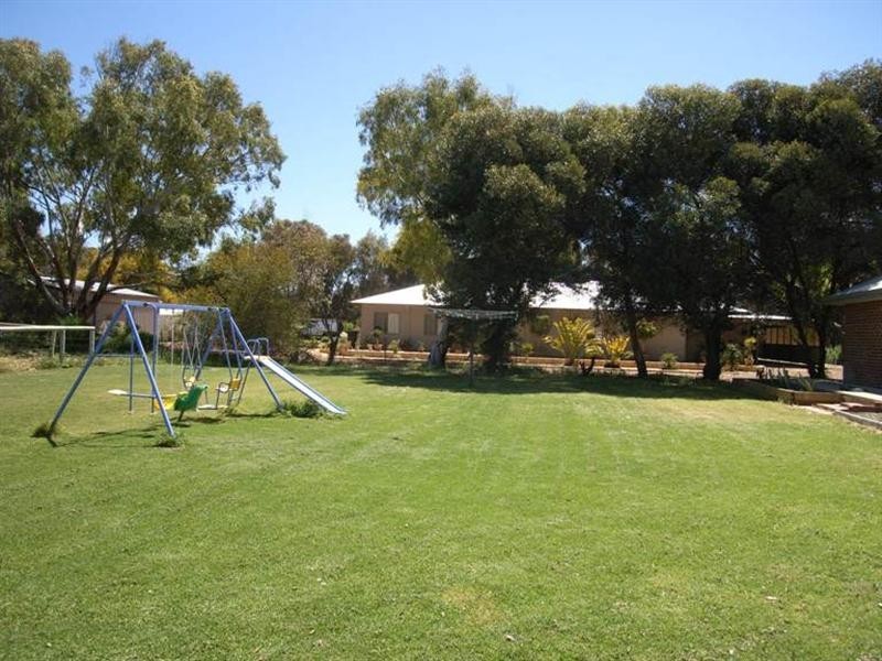 17 Brennand Road, Dongara WA 6525