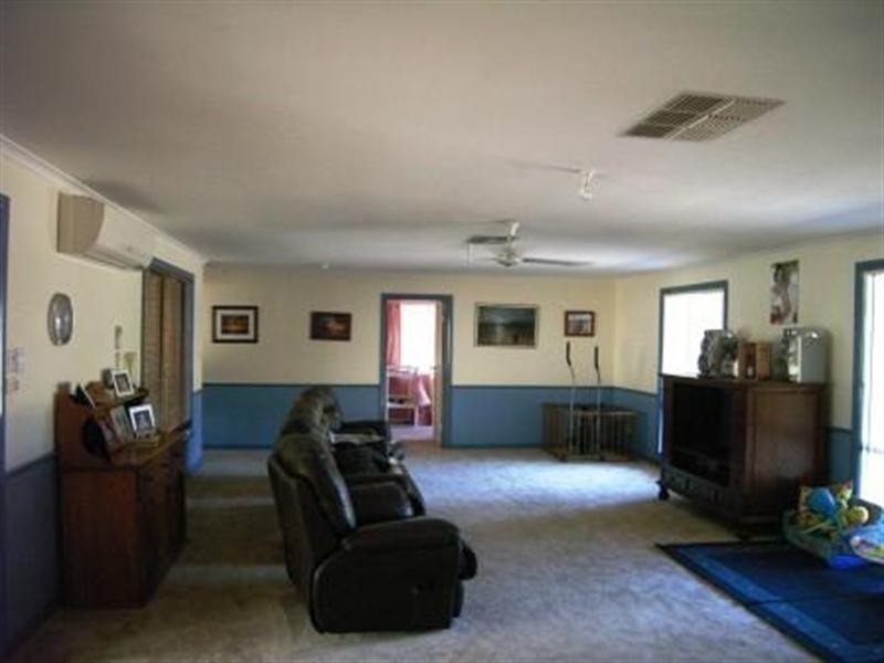 17 Brennand Road, Dongara WA 6525