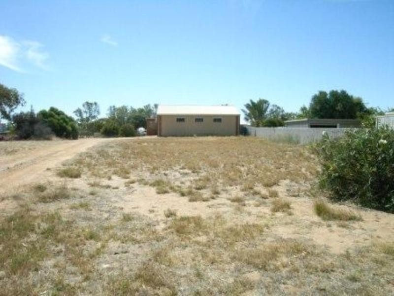 8 Church Street, Dongara WA 6525