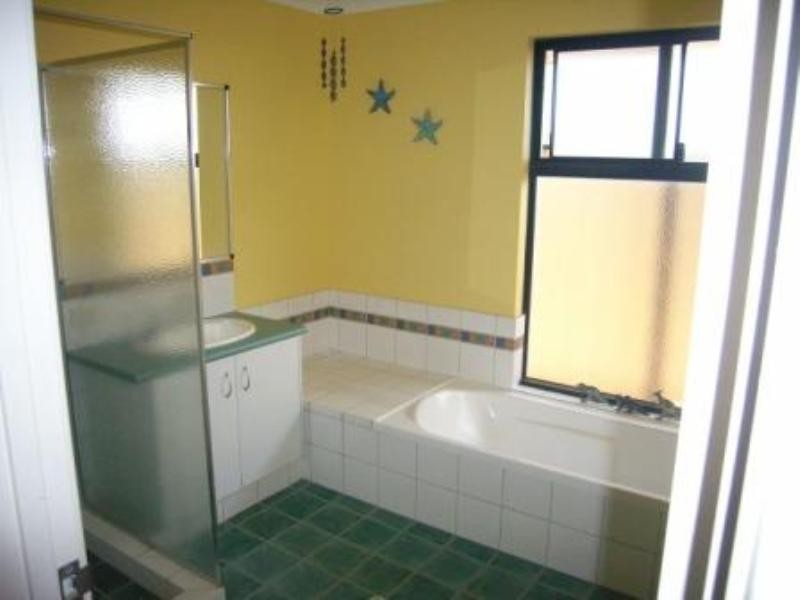 10 Mitchell Heights, Dongara WA 6525