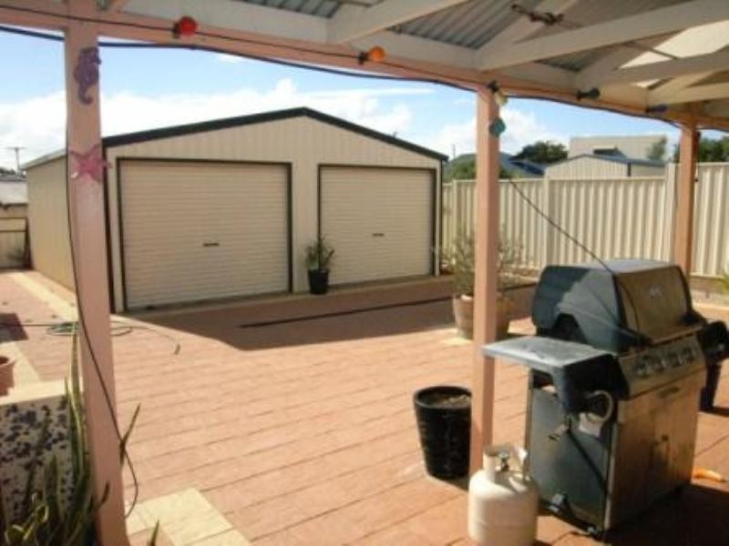 10 Mitchell Heights, Dongara WA 6525